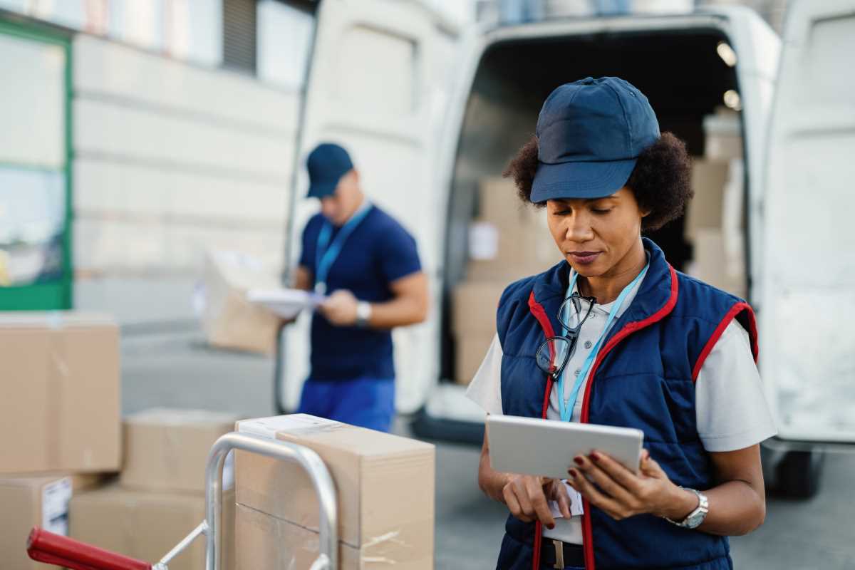 How to Optimize Logistics for Small-Scale Local Delivery Services During Peak Seasons