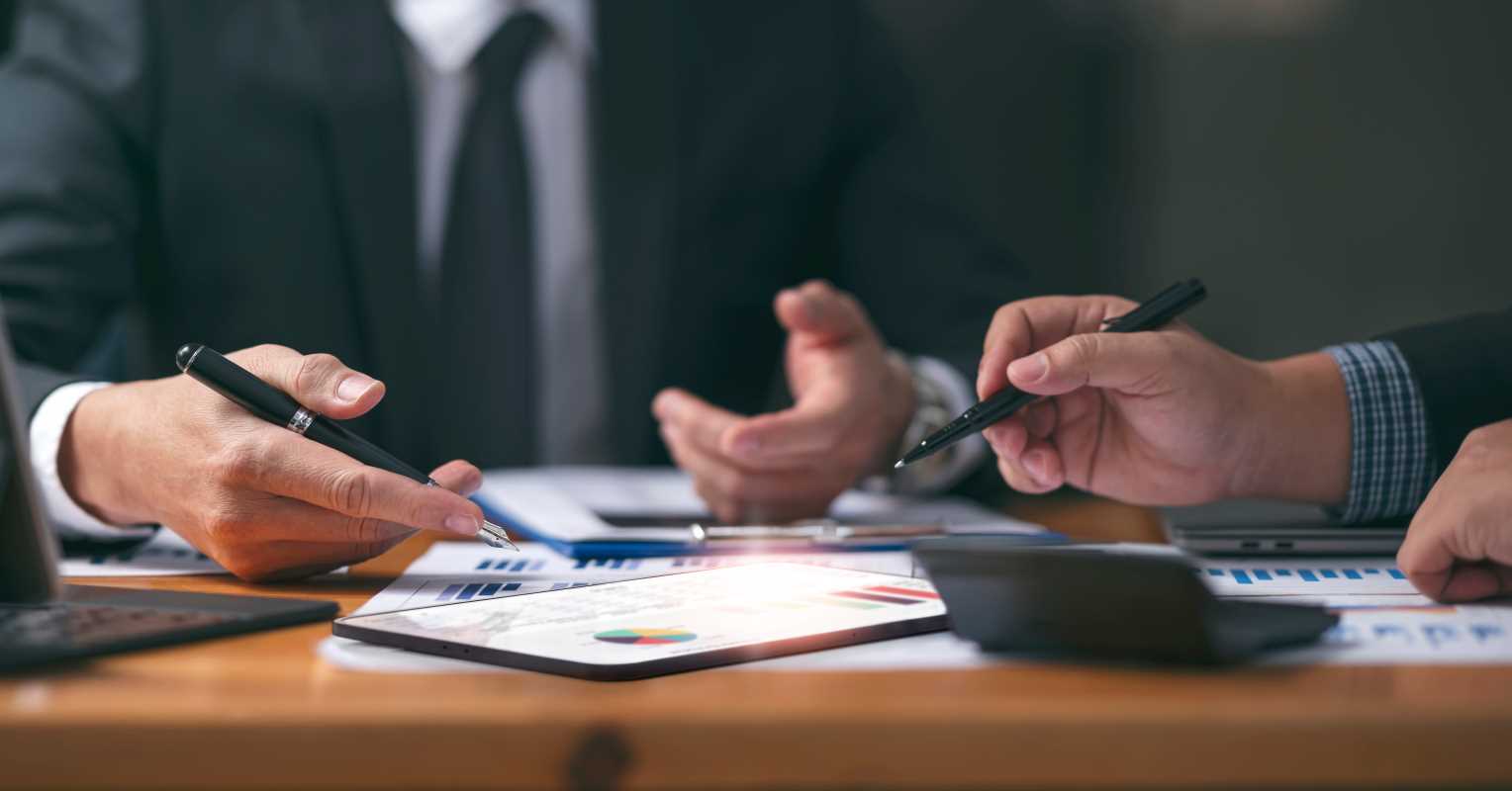 Evaluate New Market Segments with a Simple SWOT Analysis for Strategic Growth