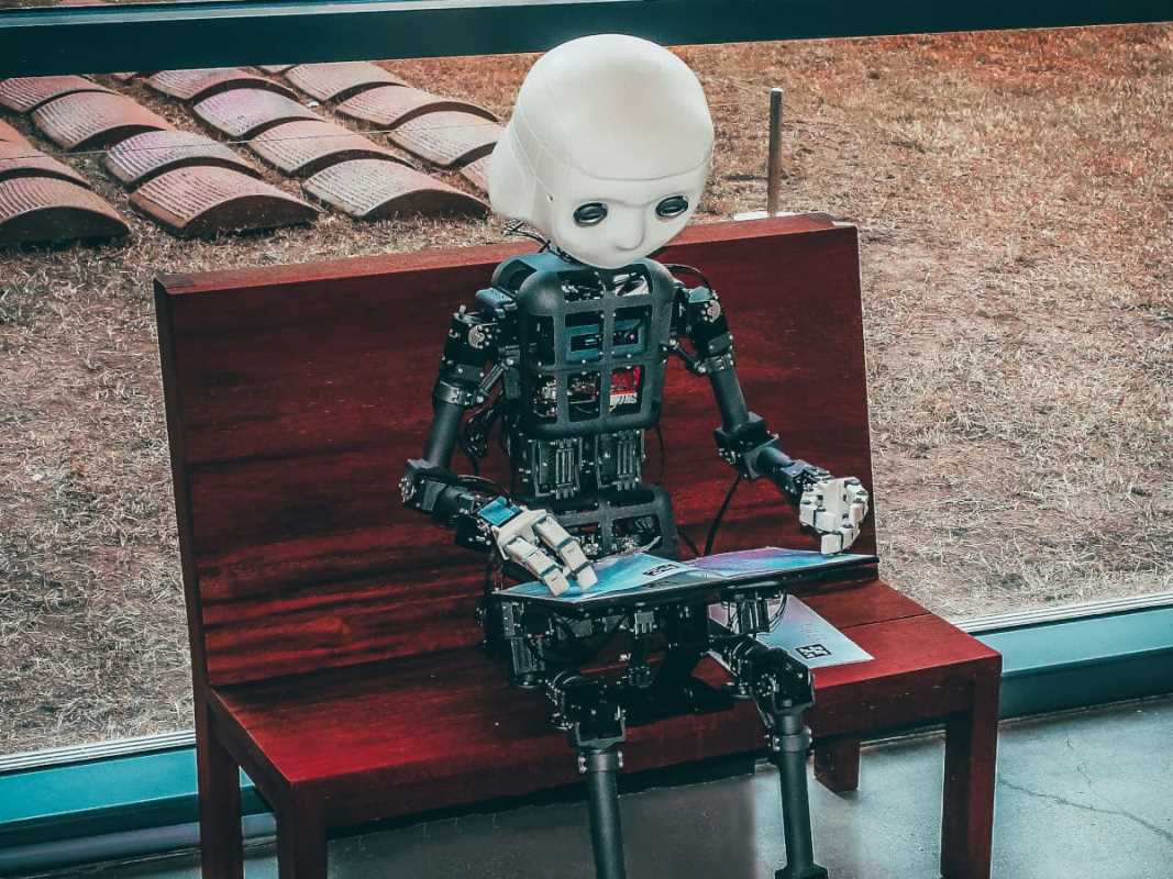 Tips for Integrating AI Chatbots in Boutique Hotels for Enhanced Guest Services